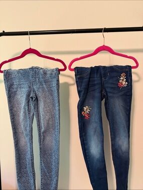 2 pairs of girls Wonder Nation Jeans
Size 7-8